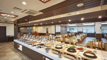Daily cooked-to-order breakfast (KRW 22000 per person)