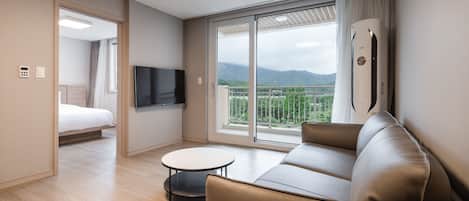 32-Zoll-Fernseher mit Kabelempfang, Fußbodenheizung