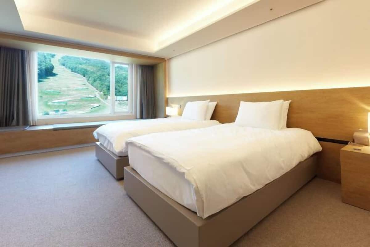 1 bedroom, down duvets, minibar, in-room safe