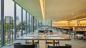 7 restaurants, breakfast served, Korean cuisine