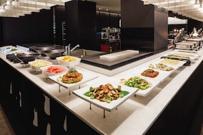 Café da manhã com buffet todos os dias mediante uma taxa