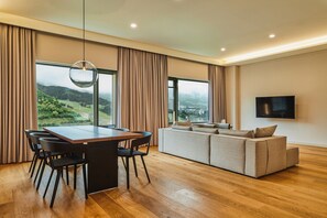 Presidential Suite | In-room dining