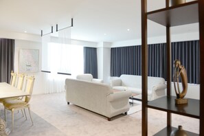 Royal Suite | Living area | Flat-screen TV