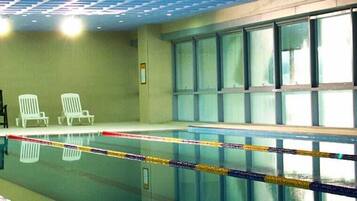 室內泳池、室外泳池