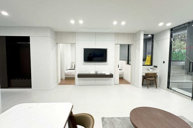 Cortinas blackout, sistema de insonorización y wifi gratis 