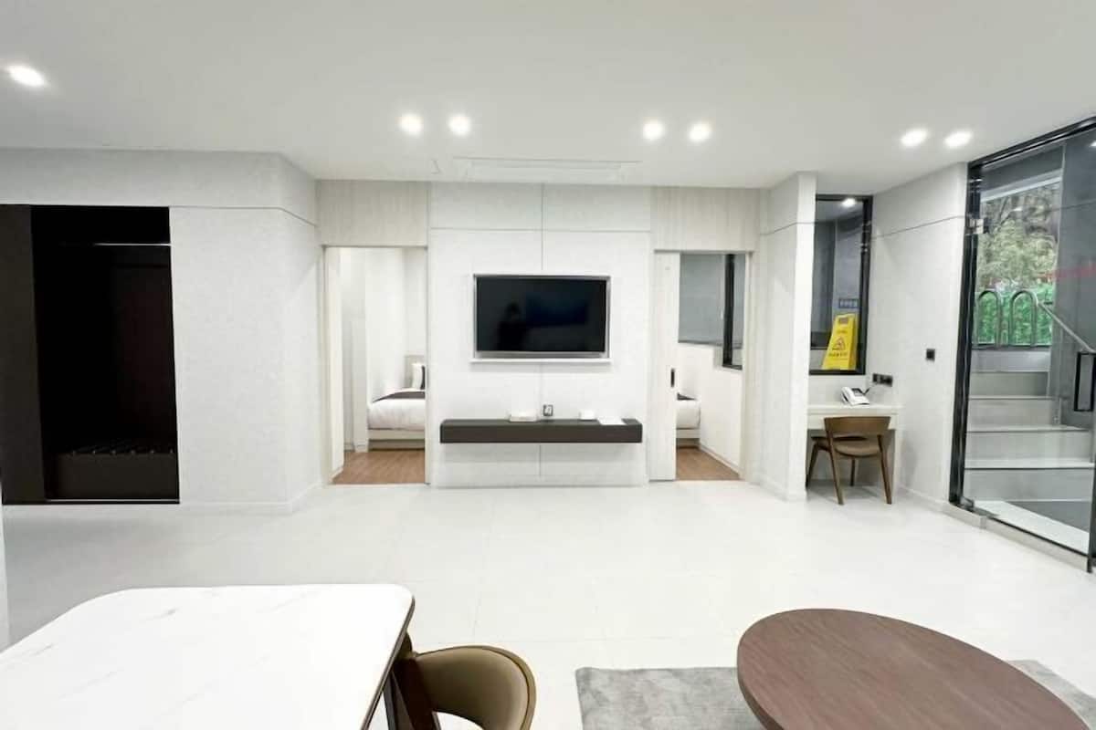 Cortinas blackout, sistema de insonorización y wifi gratis