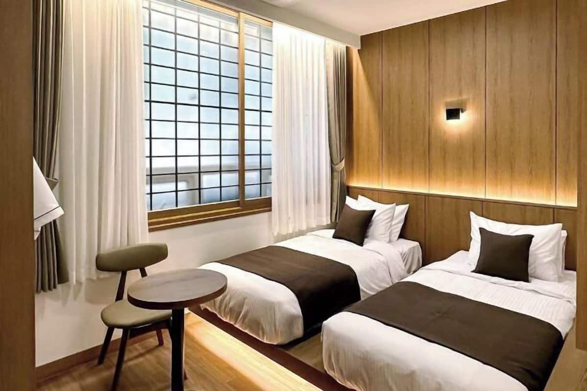 Blackout curtains, soundproofing, free WiFi