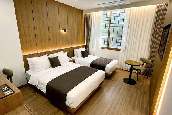 Deluxe Family Twin | Blackout drapes, soundproofing, free WiFi