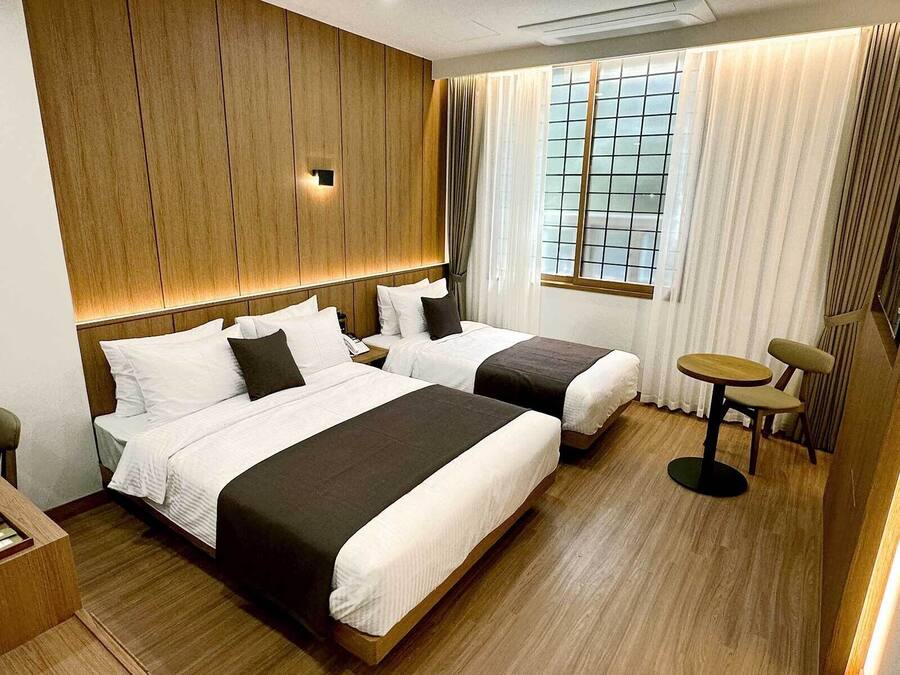 Deluxe Family Twin | Blackout curtains, soundproofing, free WiFi