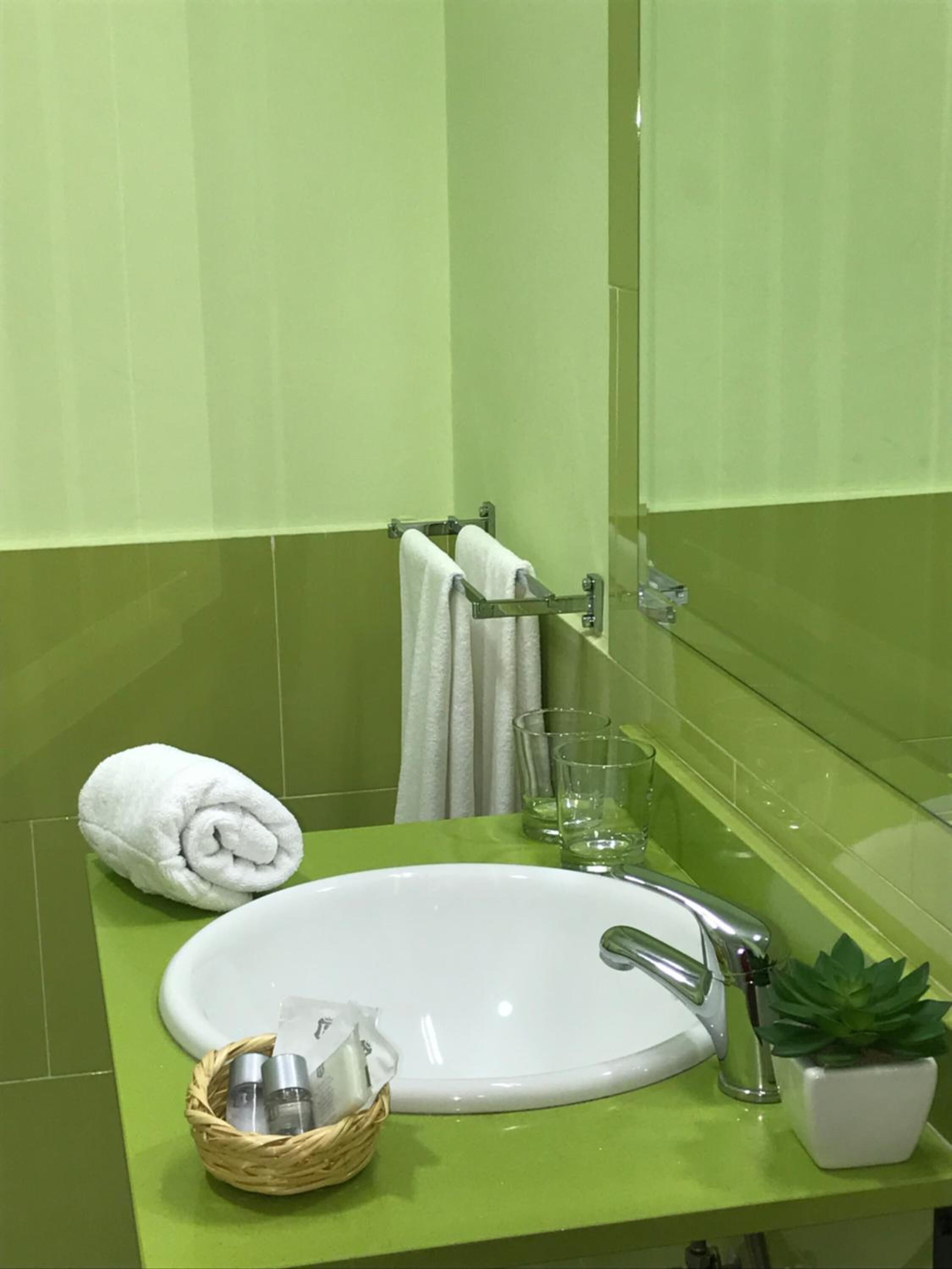 double room | bathroom | bidet, towels