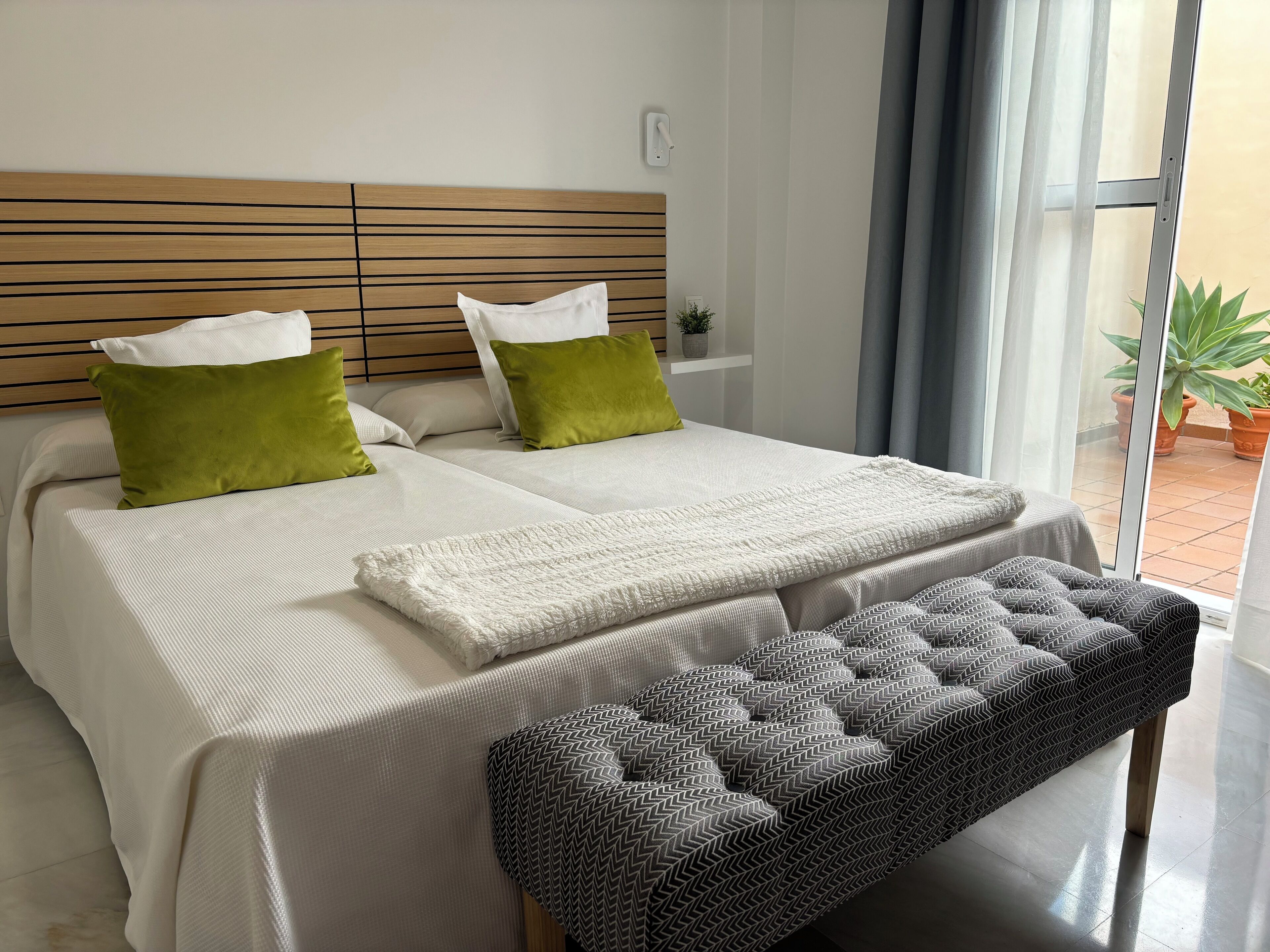 double room | 1 bedroom, in-room safe, desk, free cots/infant beds