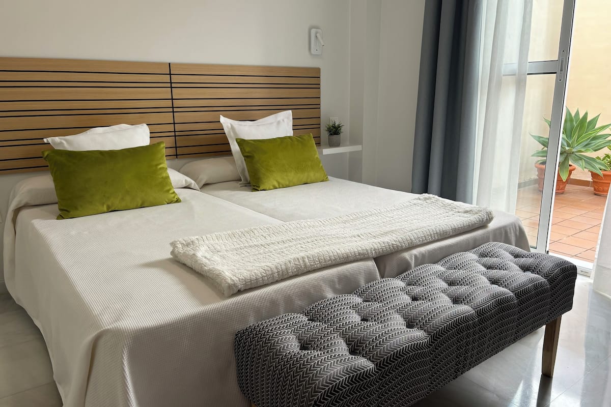 double room | 1 bedroom, in-room safe, desk, free cots/infant beds