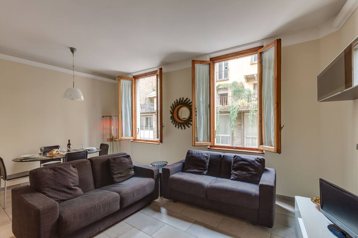 Apartment, 2 Bedrooms (Piazzetta di Santo Stefano 2 - Lift) | Living area | TV