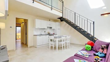 Tủ lạnh, lò vi sóng, bếp nấu, dụng cụ pha cà phê/trà