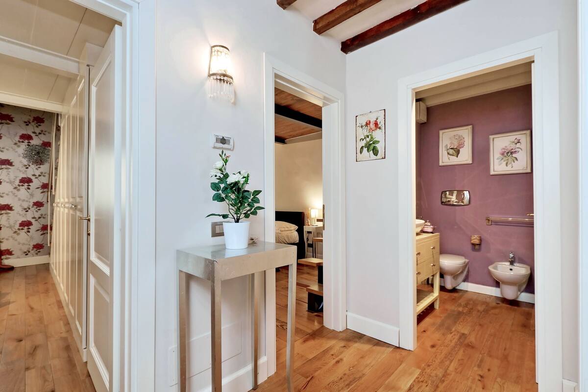 Duplex, 3 Bedrooms (Guelfo, Vicolo del Panico 2) | Premium bedding, desk, iron/ironing board, free cots/infant beds