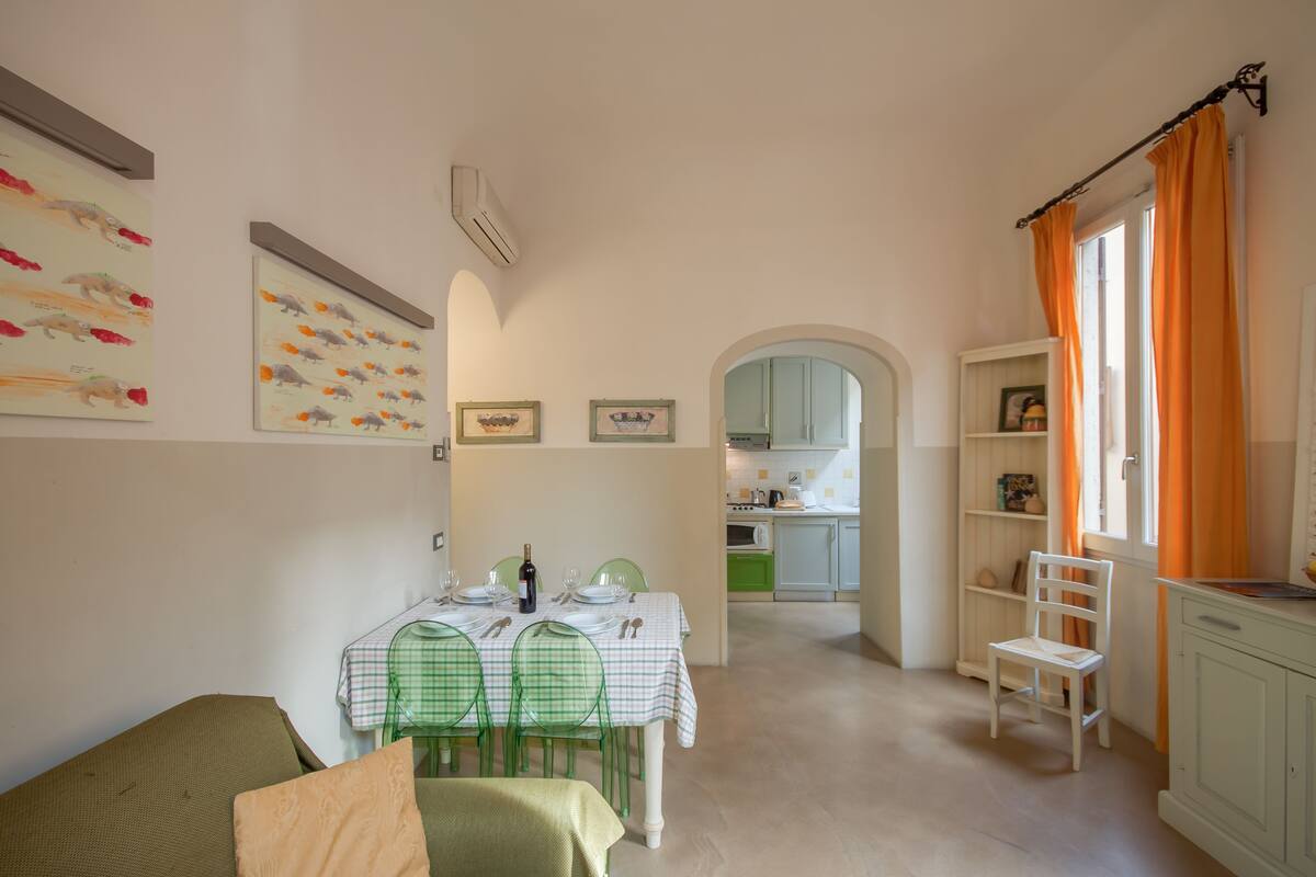 Superior Apartment, 2 Bedrooms (Verde, Via della condotta 16) | Living area | TV
