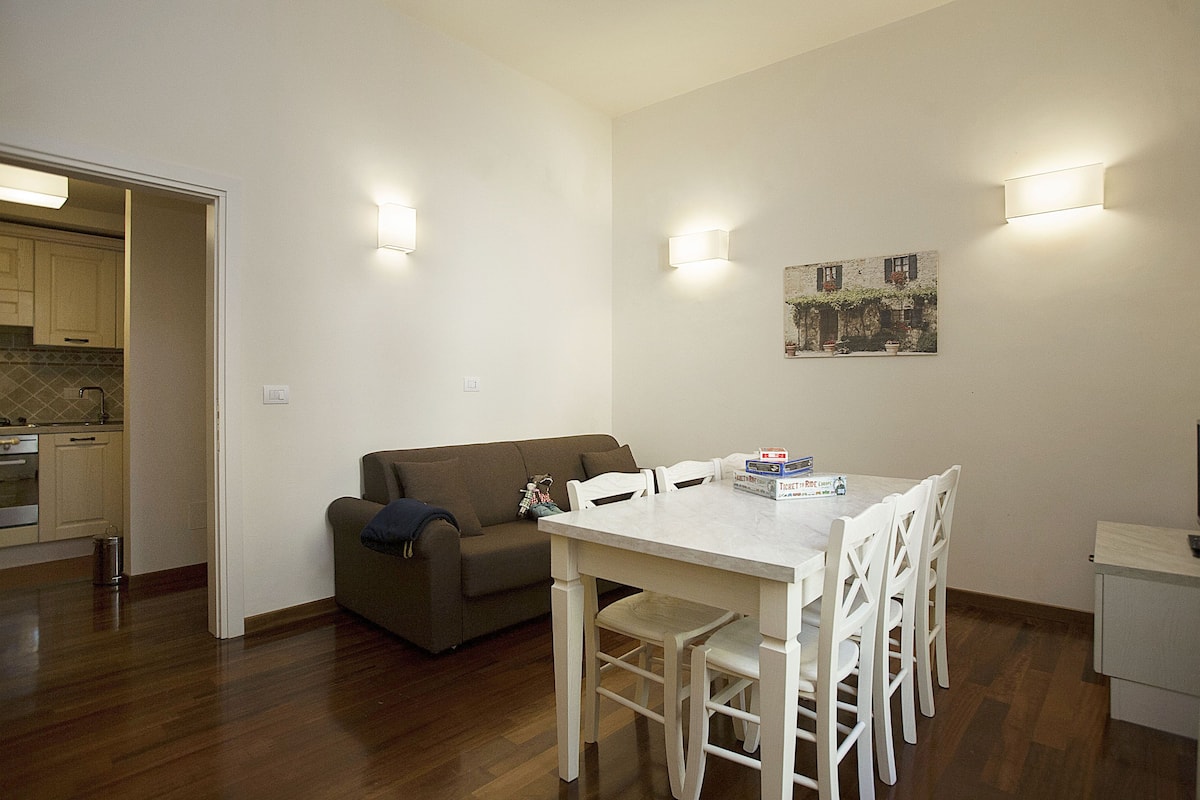 Appartement, 3 slaapkamers (6/A, Borgo Albizi 29 - Lift) | Woonruimte | Een televisie