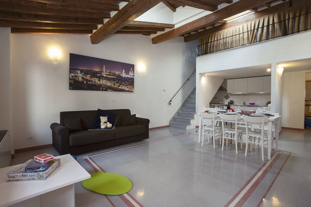 Appartement, 2 slaapkamers (7/A, Borgo Albizi 29 - Lift) | Woonkamer | Een televisie