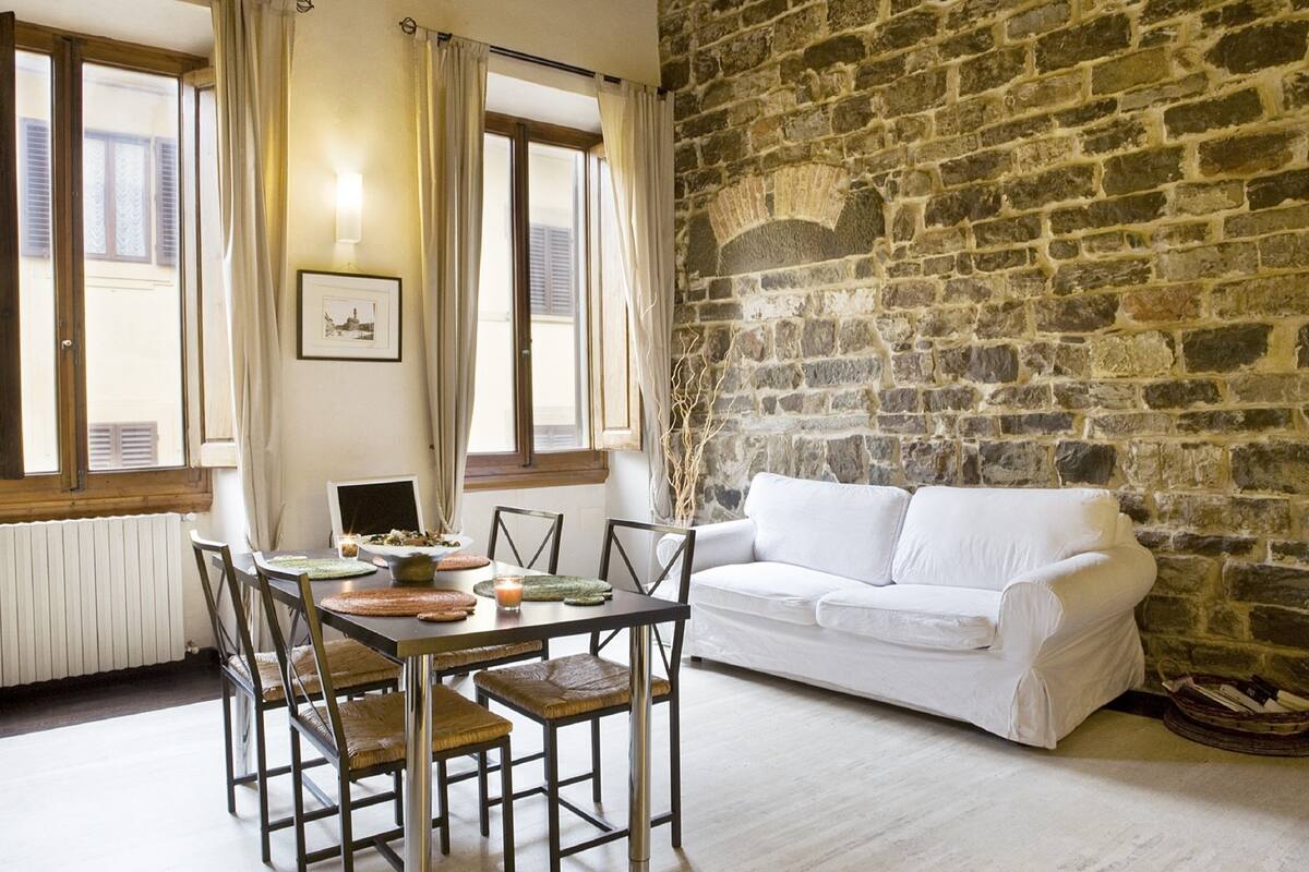 Executive Apartment, 1 Bedroom, Annex Building (Loggia, Via dei Calzaiuoli 2) | In-room dining
