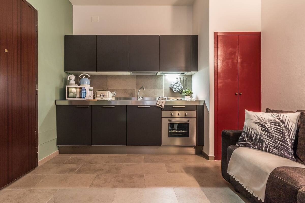 Apartment, 1 Bedroom (1 camera, Santo Stefano 2) | Private kitchenette | Coffee/tea maker, full-sized fridge, microwave, stovetop