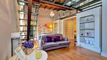 Duplex, 3 Bedrooms (Guelfo, Vicolo del Panico 2) | Living room | TV