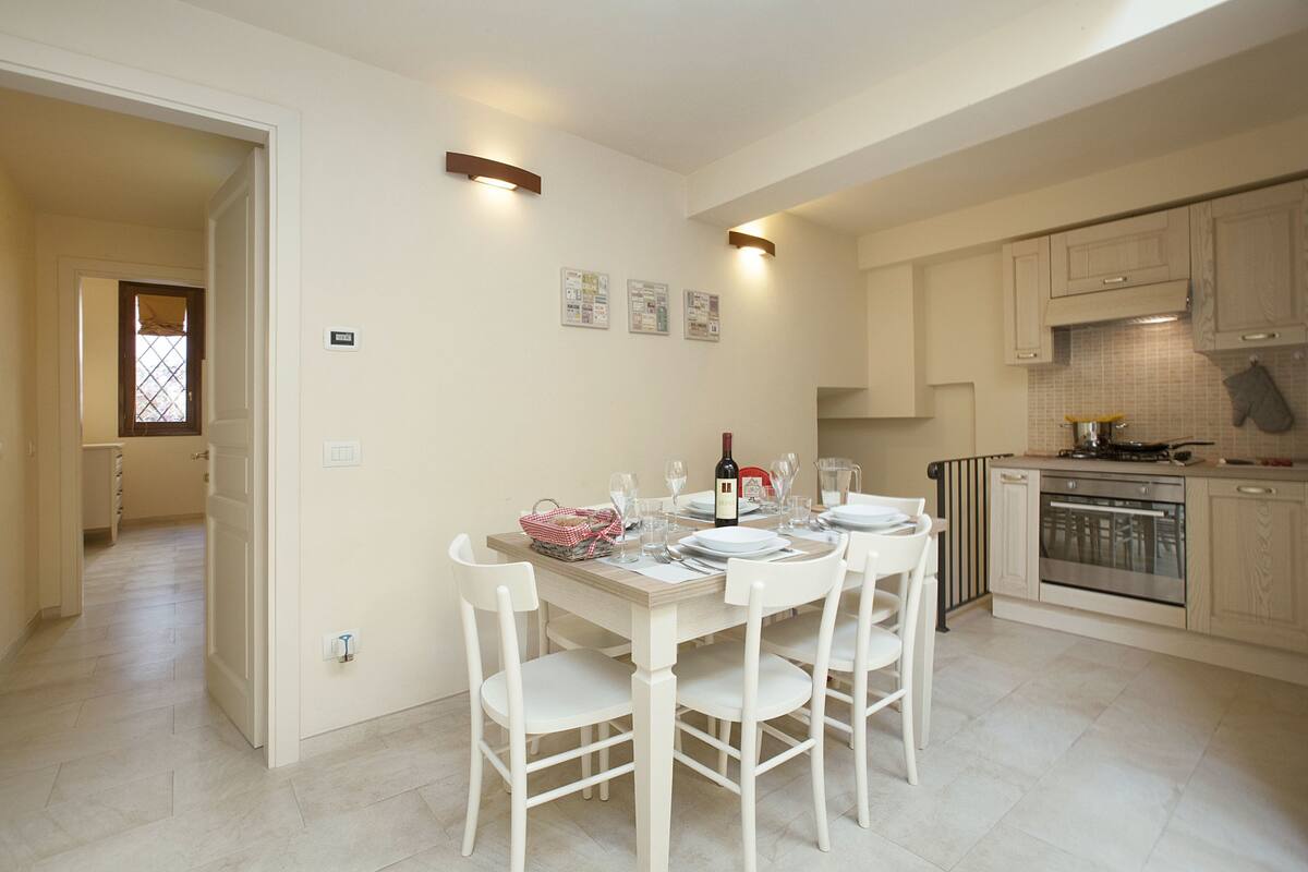 Duplex, 2 Bedrooms (1/A , Borgo Albizi 29 - Lift) | Premium bedding, desk, iron/ironing board, free cots/infant beds