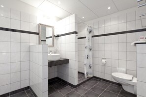 Habitación doble exclusiva, hidromasaje | Baño | Regadera, amenidades de baño gratuitas, secadora de cabello, toallas