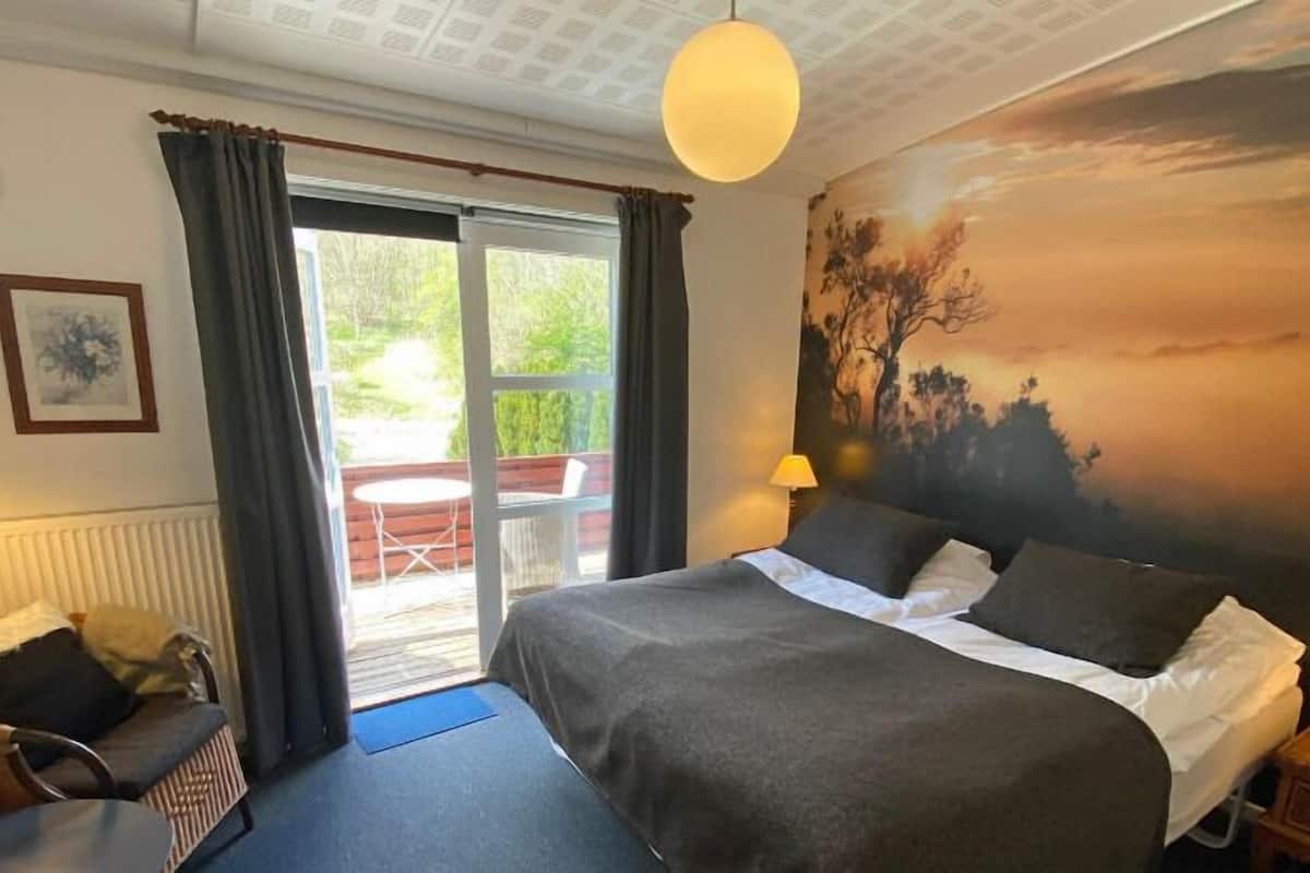 Eenpersoonskamer | 1 slaapkamer, een bureau, een strijkplank/strijkijzer, gratis wifi