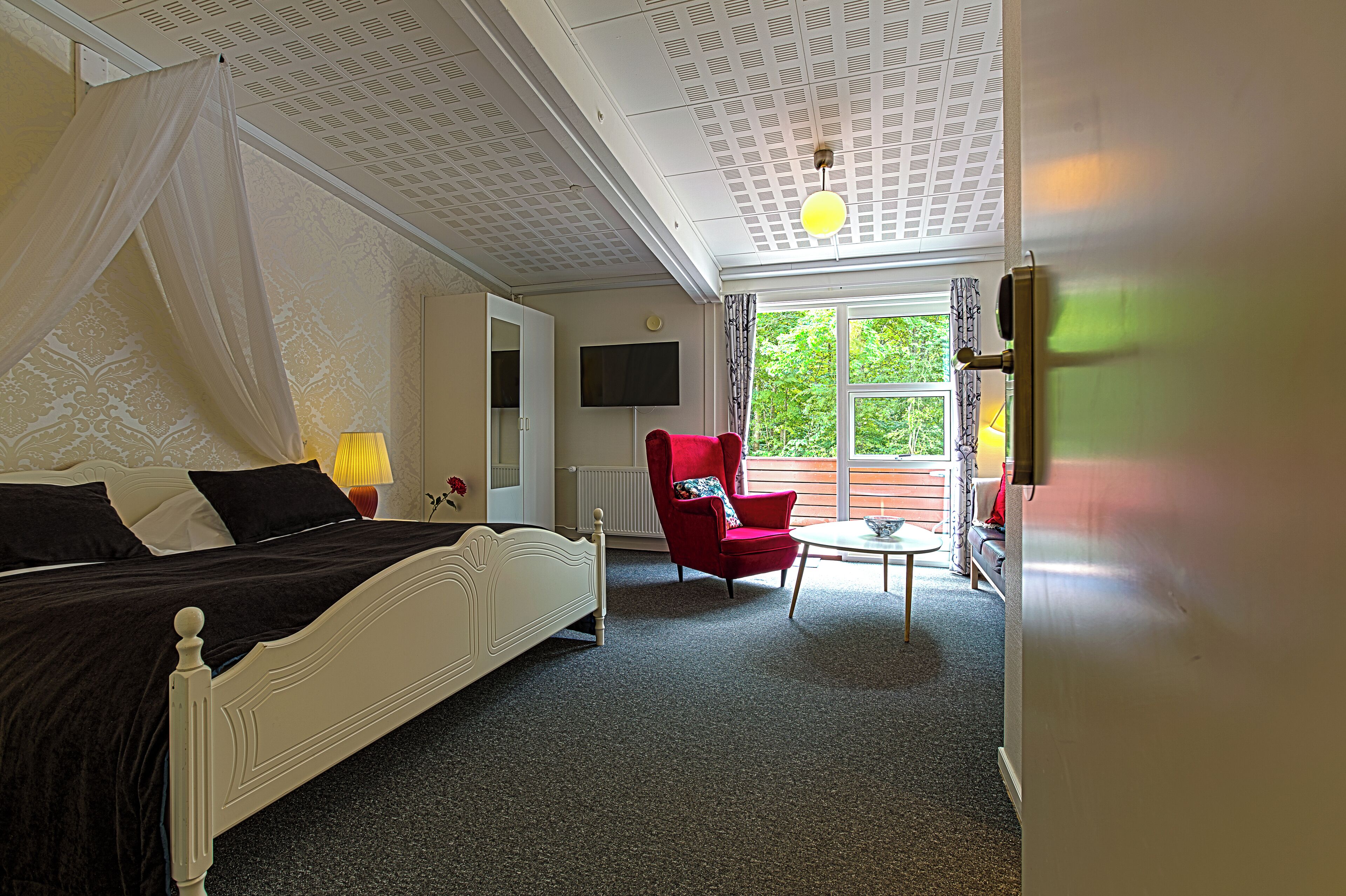 Deluxe Double Room | Desk, blackout drapes, iron/ironing board, free WiFi