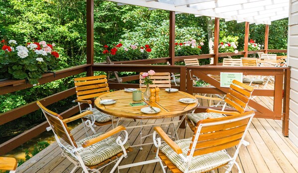 Breakfast, lunch and dinner served - Bromølle Kro (Jyderup)