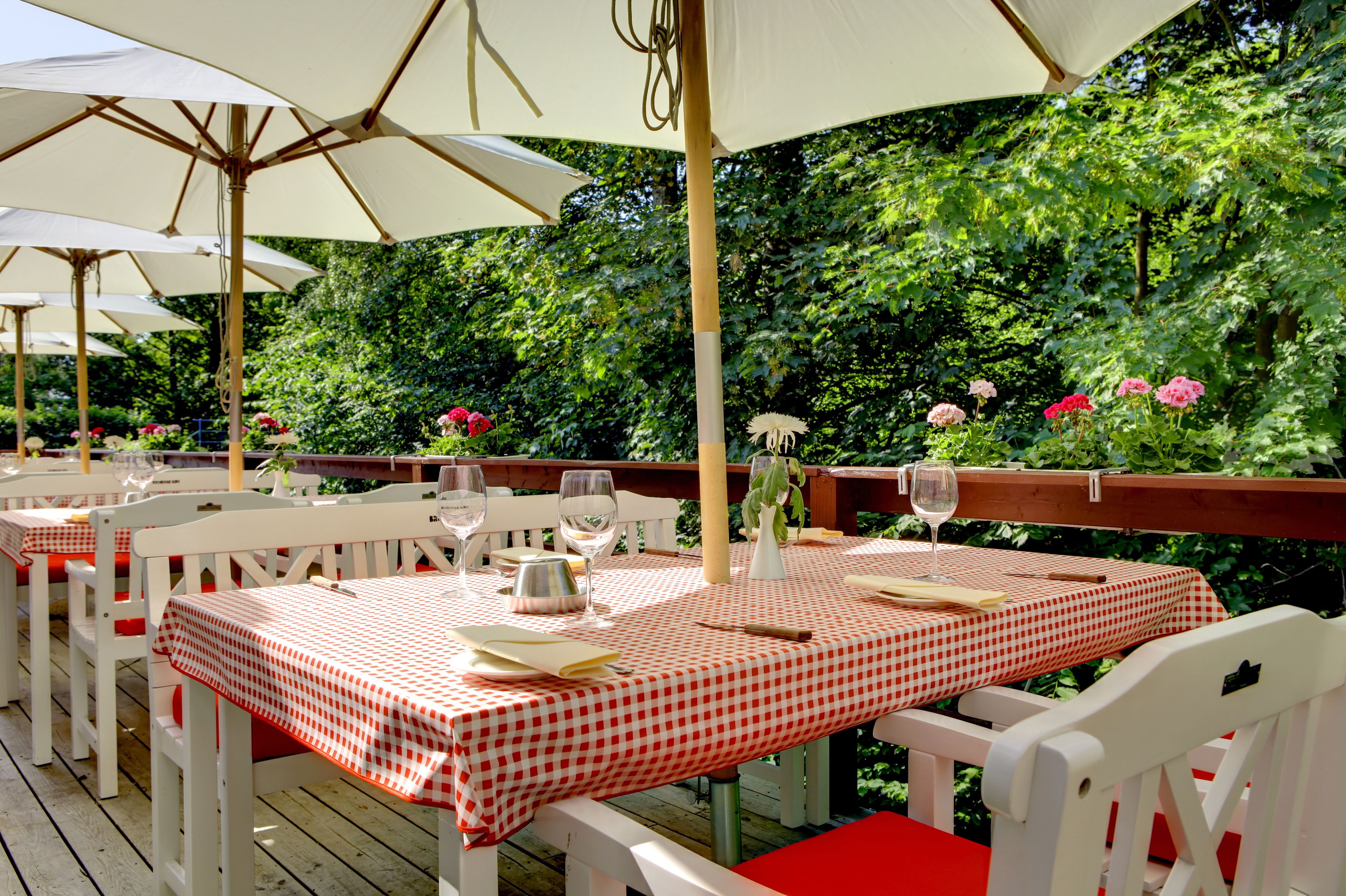 breakfast, lunch and dinner served