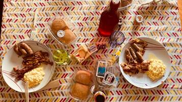 Petit déjeuner complet servi tous les jours en supplément