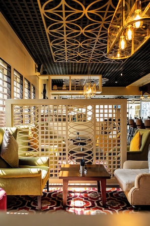 2 bars/lounges, poolside bar