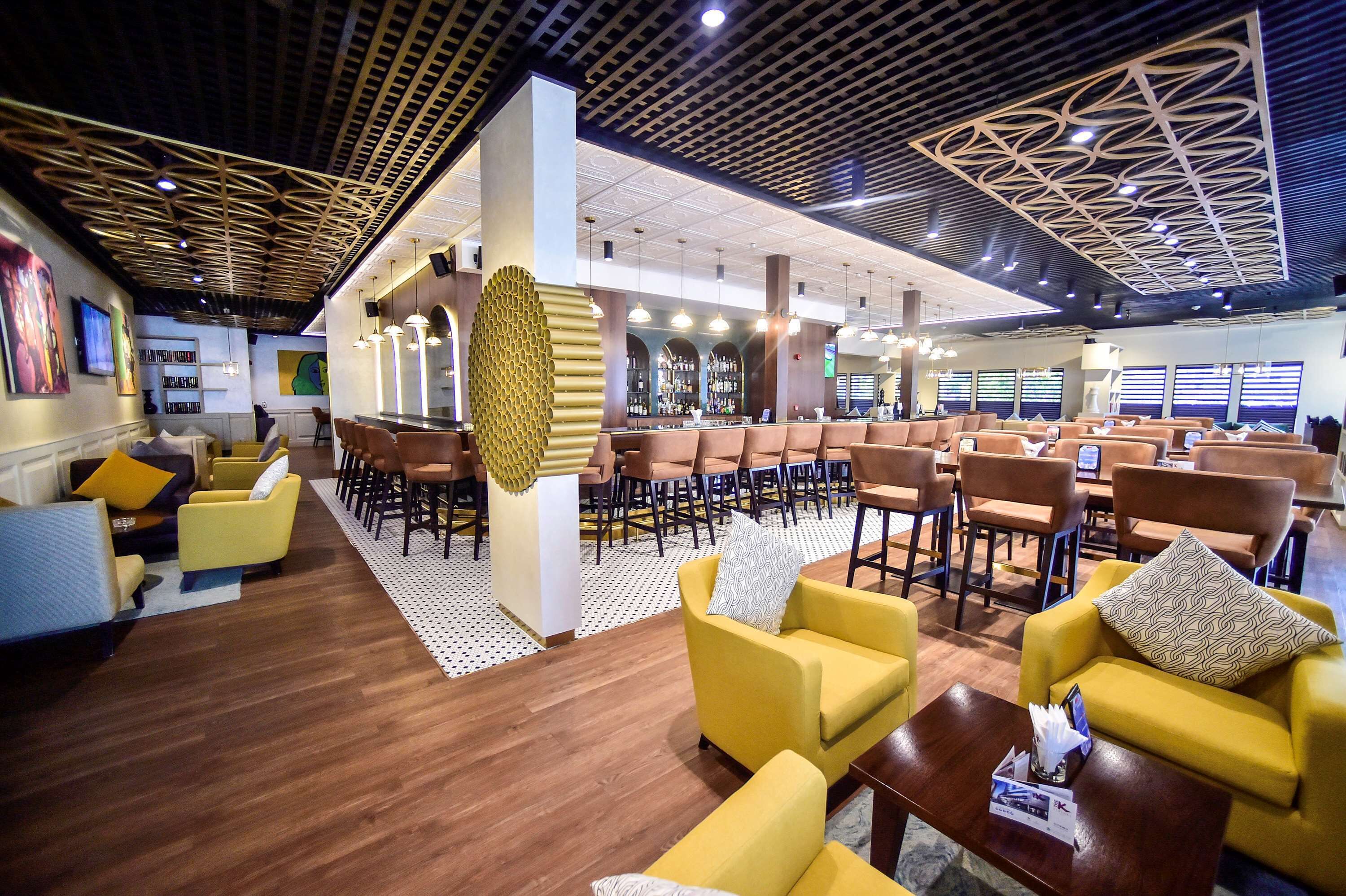 2 bars/lounges, poolside bar