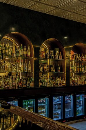 2 bars/lounges, poolside bar - The K Hotel (Manama)