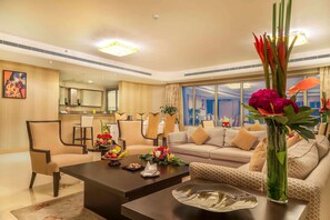 Hypo-allergenic bedding, down comforters, minibar, in-room safe - The K Hotel (Manama)