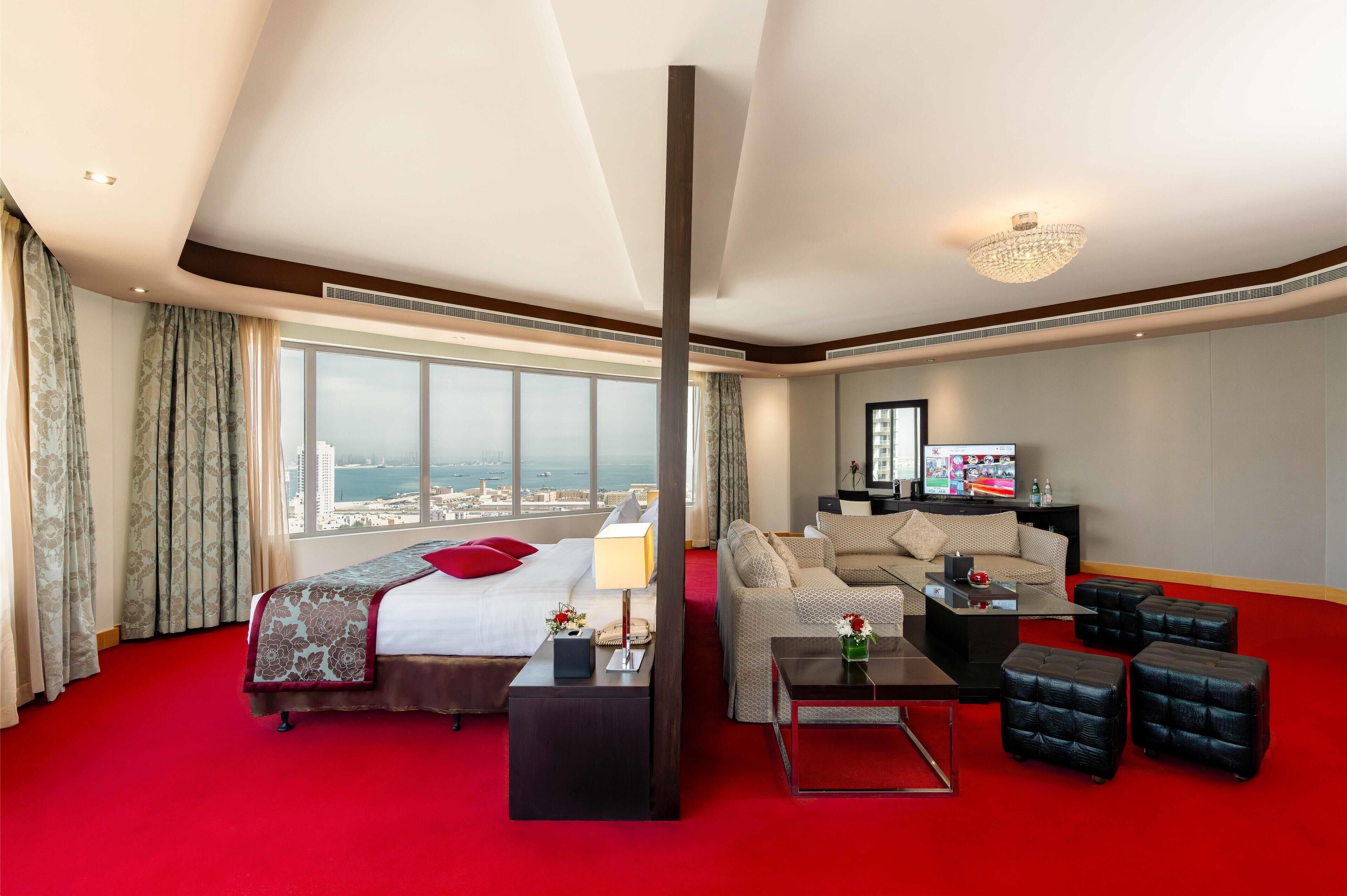 Suite, Multiple Beds, Non Smoking, Kitchen (Living Room) | Hypo-allergenic bedding, down comforters, minibar, in-room safe