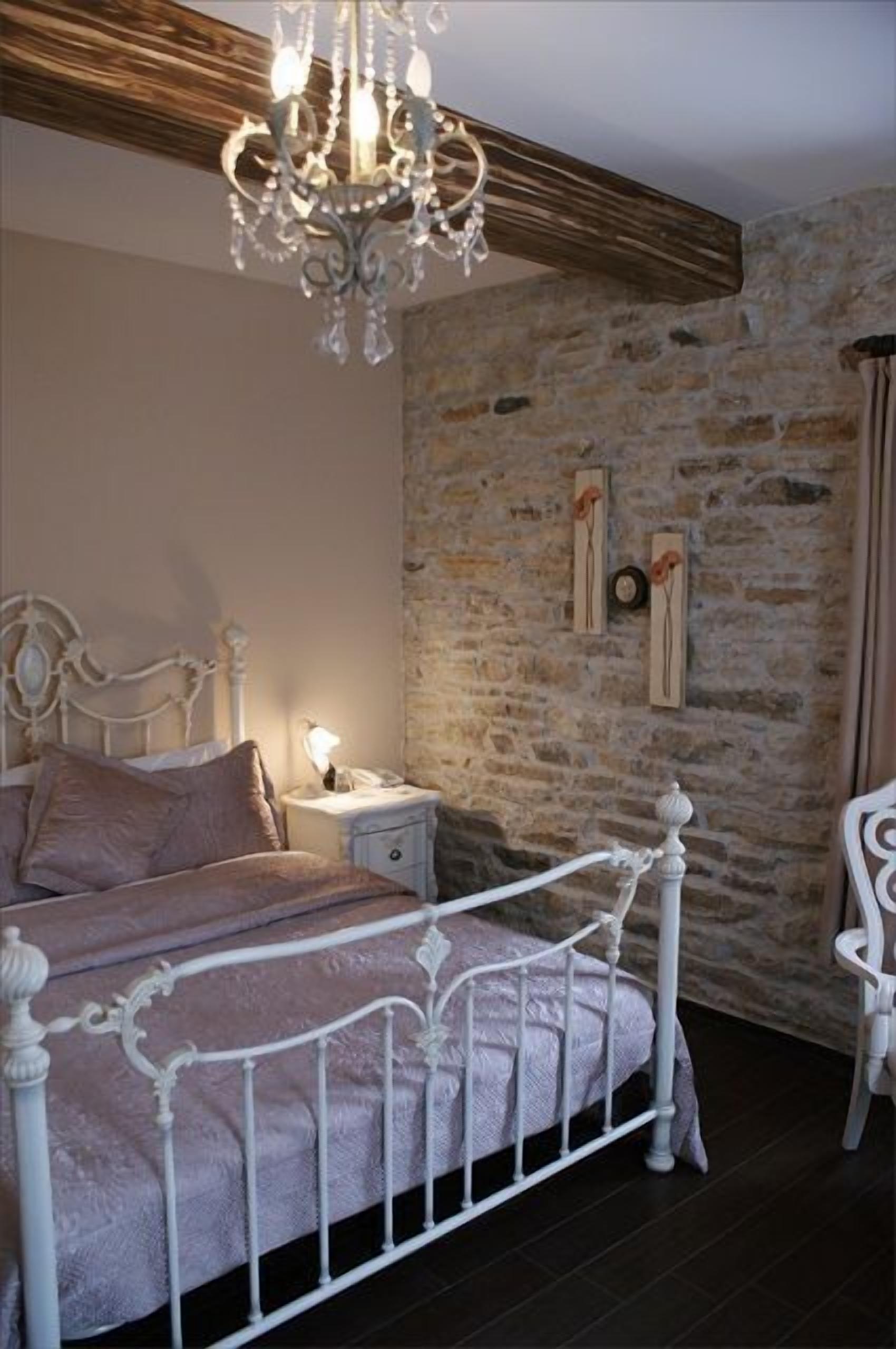 standard double or twin room | minibar, in-room safe, soundproofing, iron/ironing board