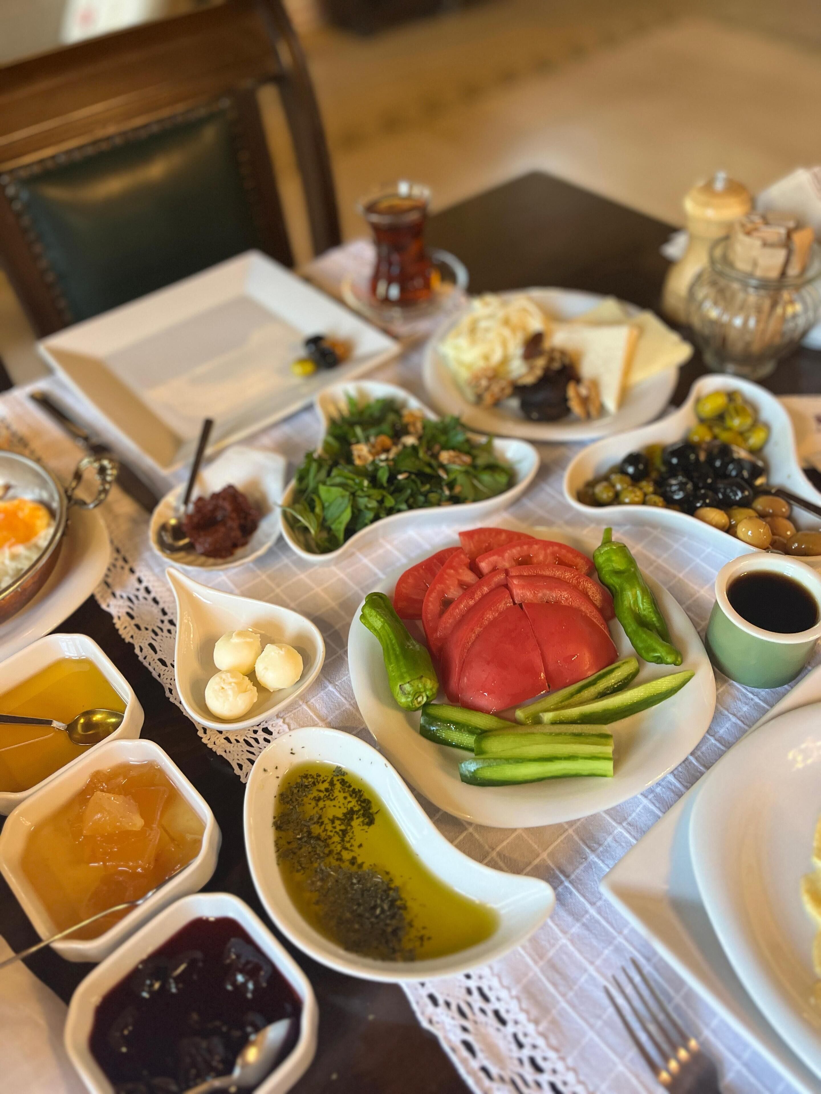 breakfast, lunch and dinner served