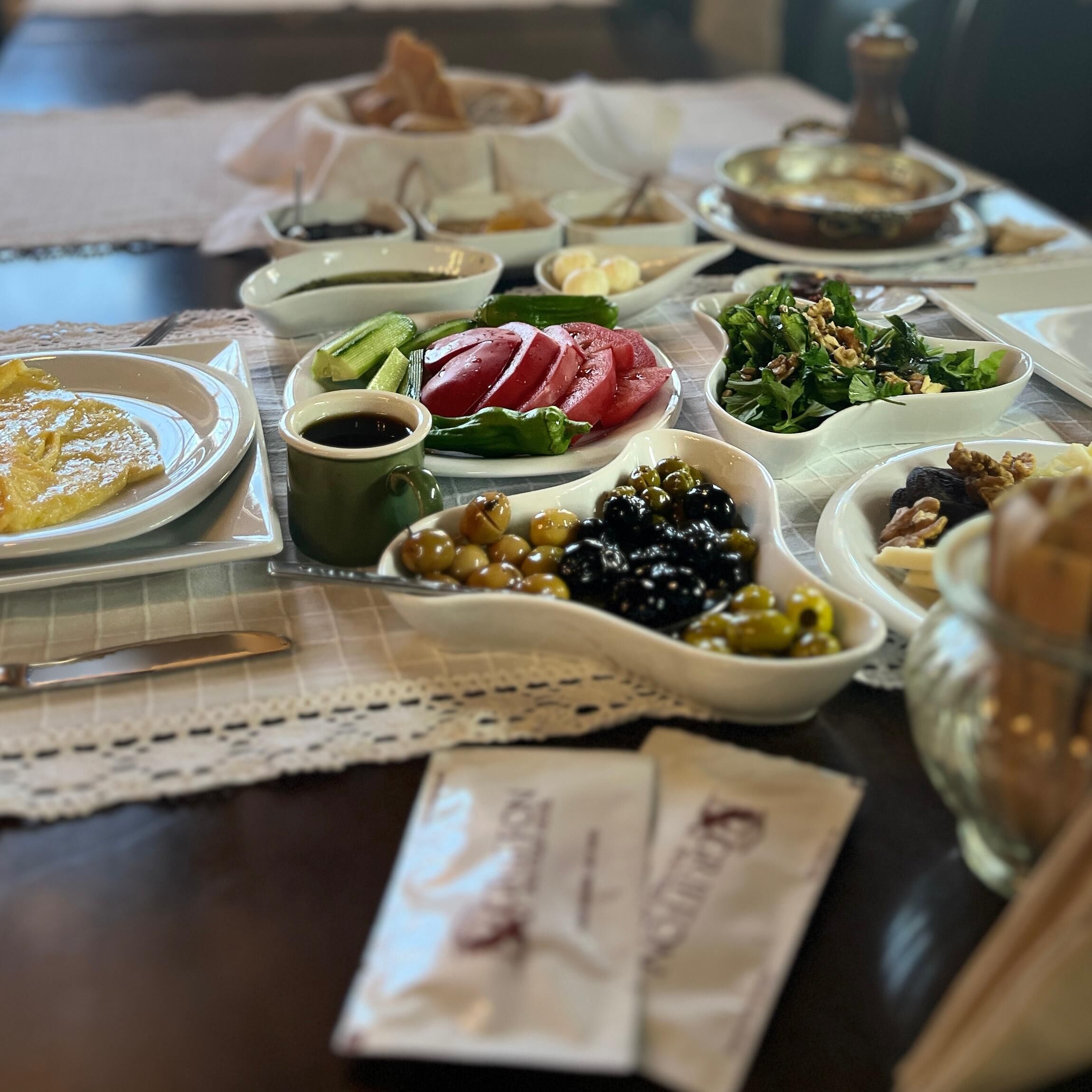 breakfast, lunch and dinner served