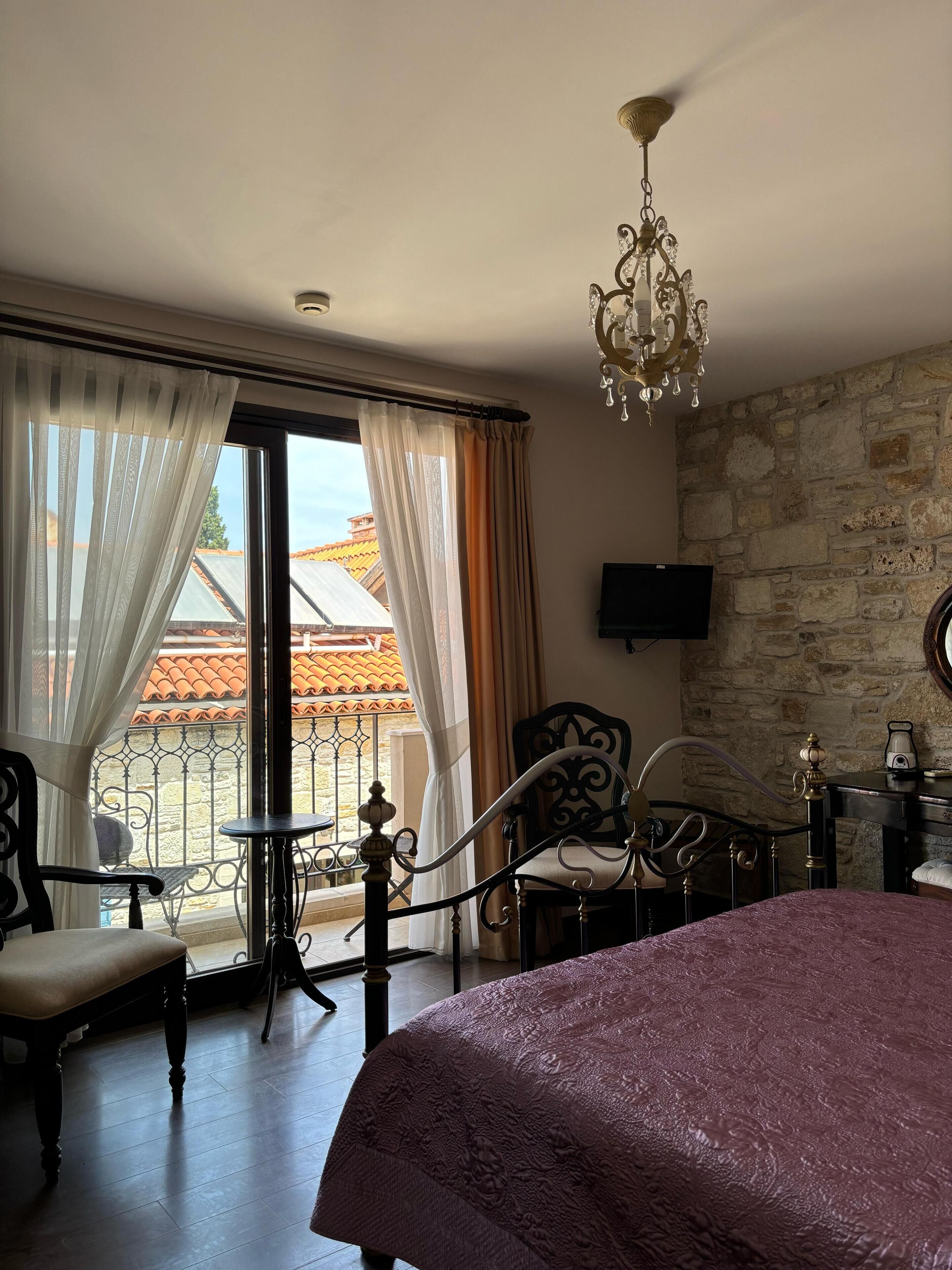 minibar, in-room safe, soundproofing, iron/ironing board