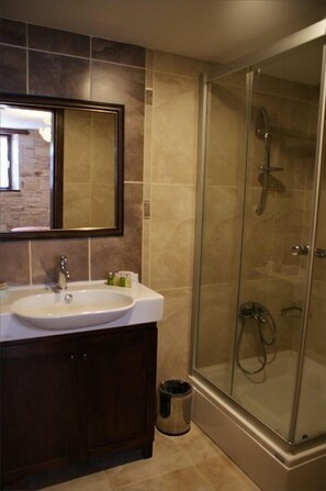 Hair dryer, slippers - Griffon Boutique Hotel - Boutique Class (Foça)