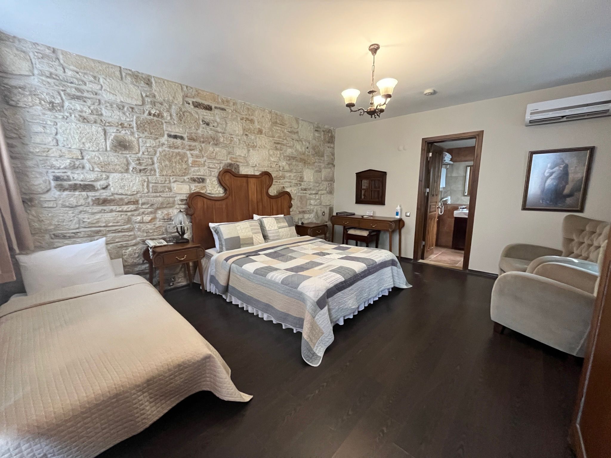 豪華三人房 | 迷你吧、客房內保險箱、隔音、熨斗/熨衣板