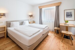 Habitación estándar doble (Lato Nord) | Caja fuerte, decoración individual, mobiliario individual
