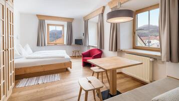 Quarto casal conforto | Cofres nos quartos, individualmente decorados