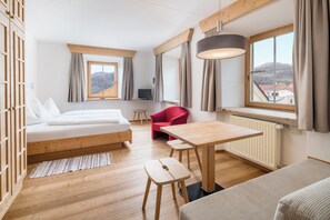 Comfort Double Room | In-room safe, individually decorated, individually furnished