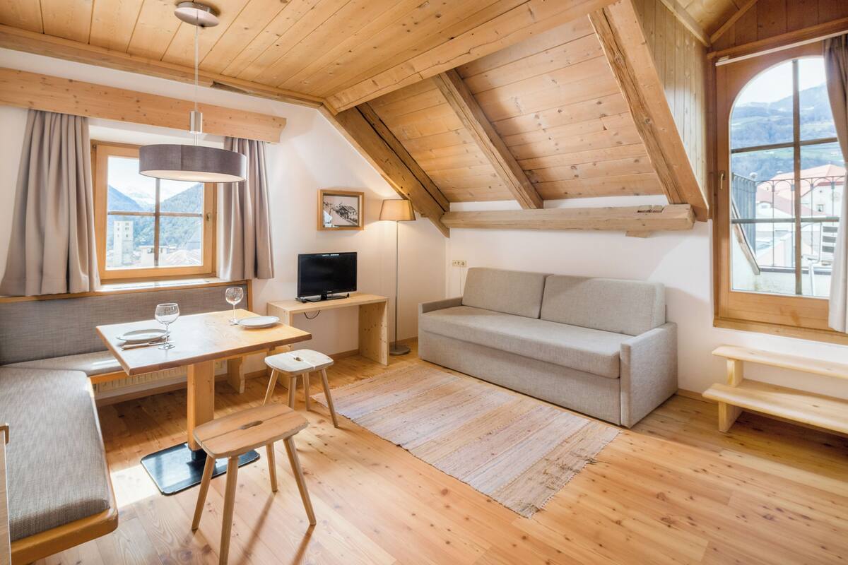 comfort double room | in-room safe, individually decorated, individually furnished