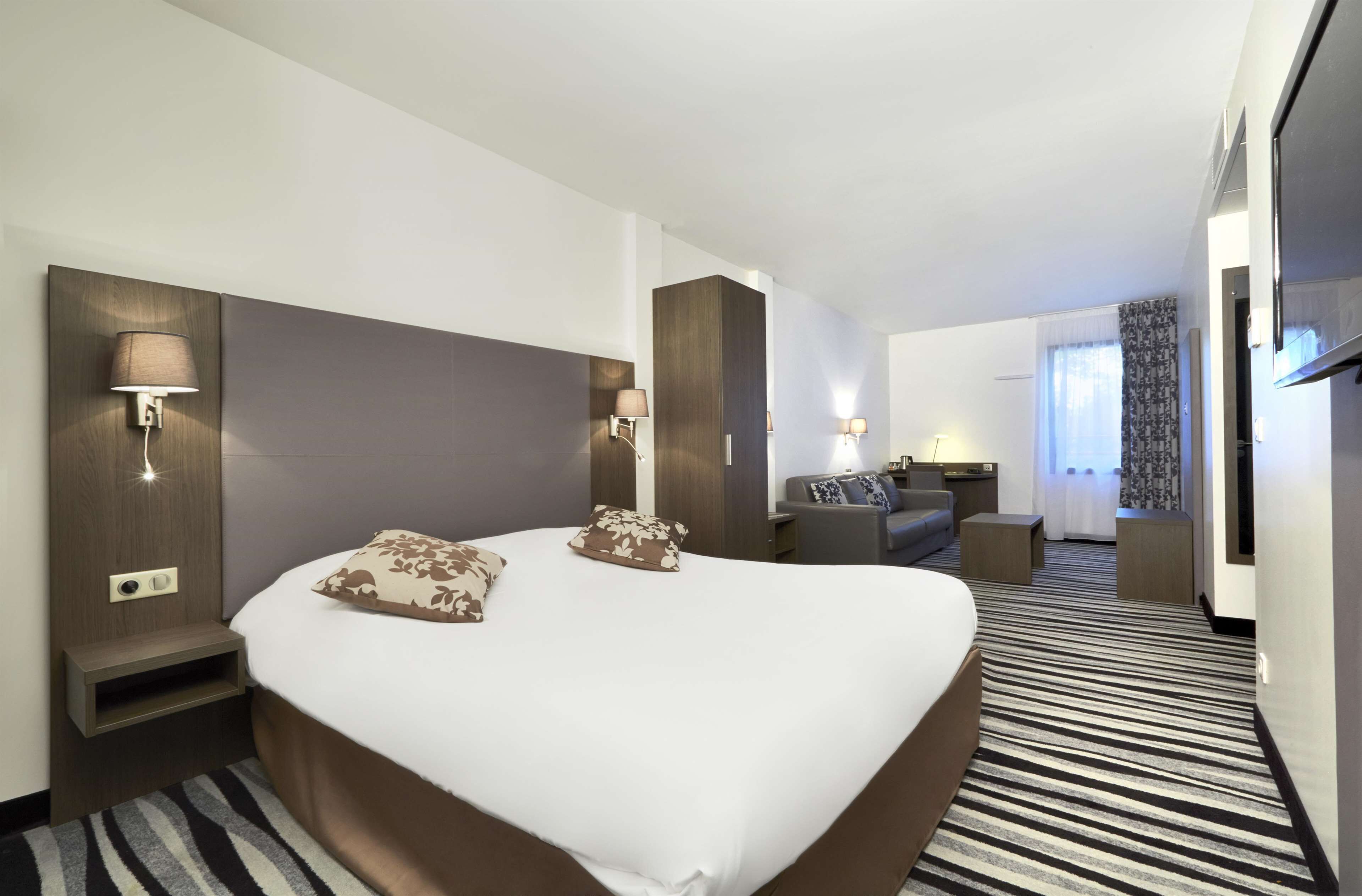 Foto - Kyriad Saint Quentin en Yvelines - Montigny