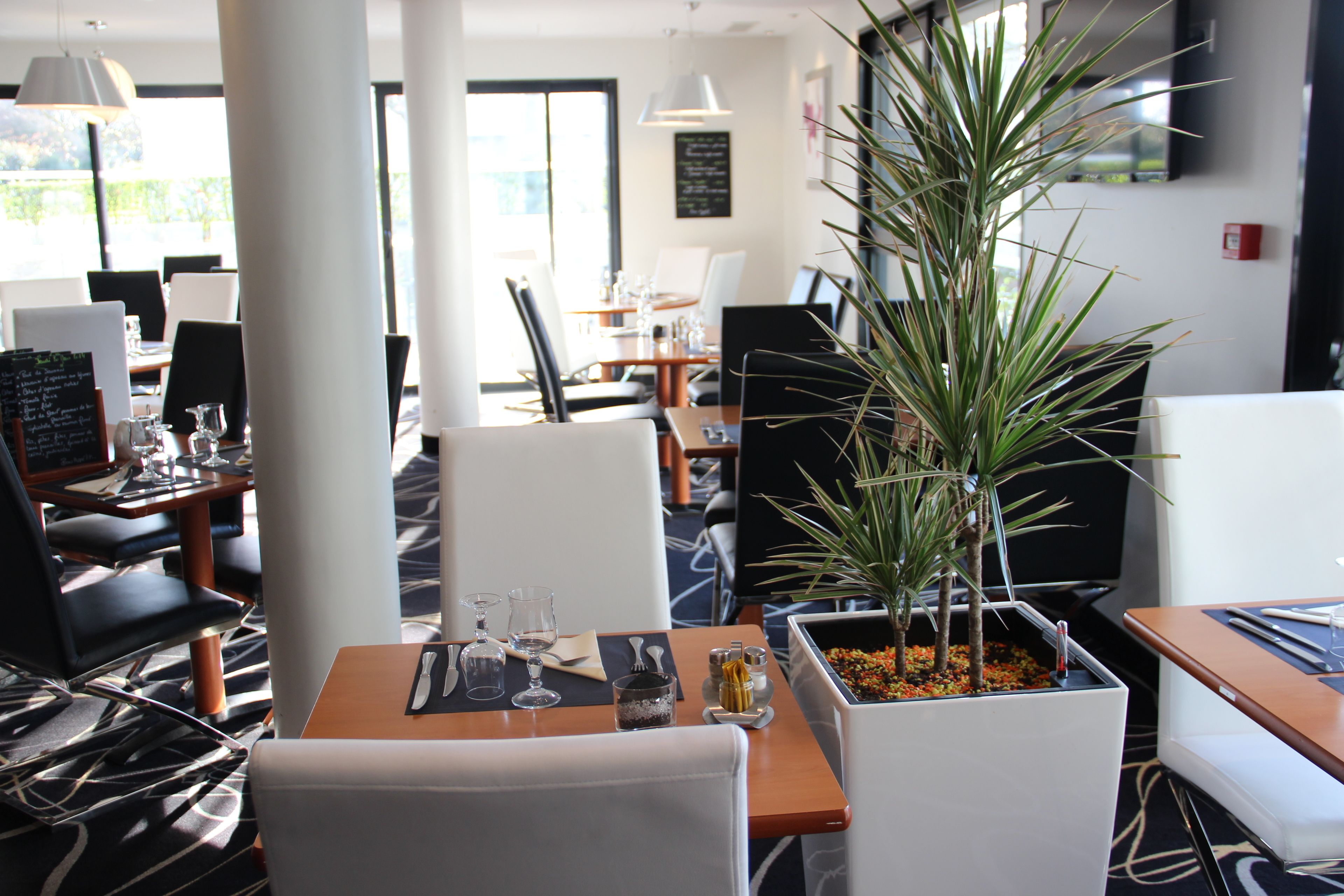 Daily buffet breakfast (EUR 14.90 per person)