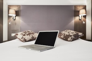 Superior Room, 1 Double Bed | Premium bedding, desk, blackout drapes, soundproofing